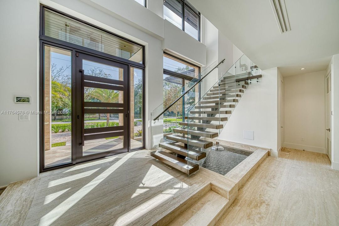 Недавно продано: $10,500,000 (6 спален, 7 ванн, 5882 Квадратных фут)