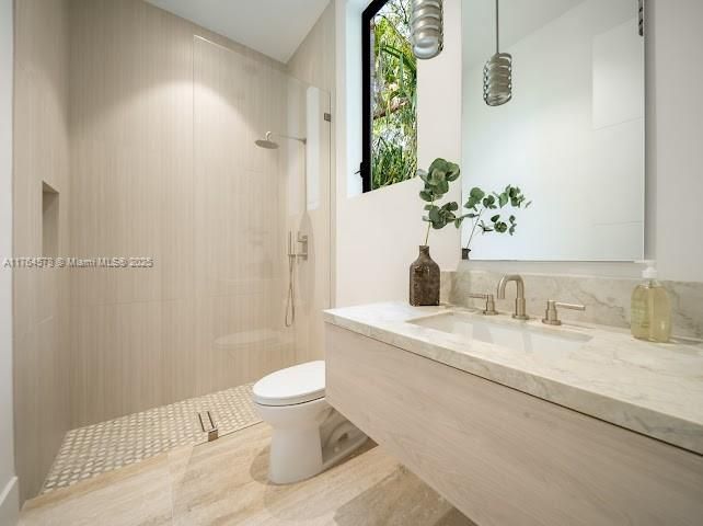 Недавно продано: $10,500,000 (6 спален, 7 ванн, 5882 Квадратных фут)