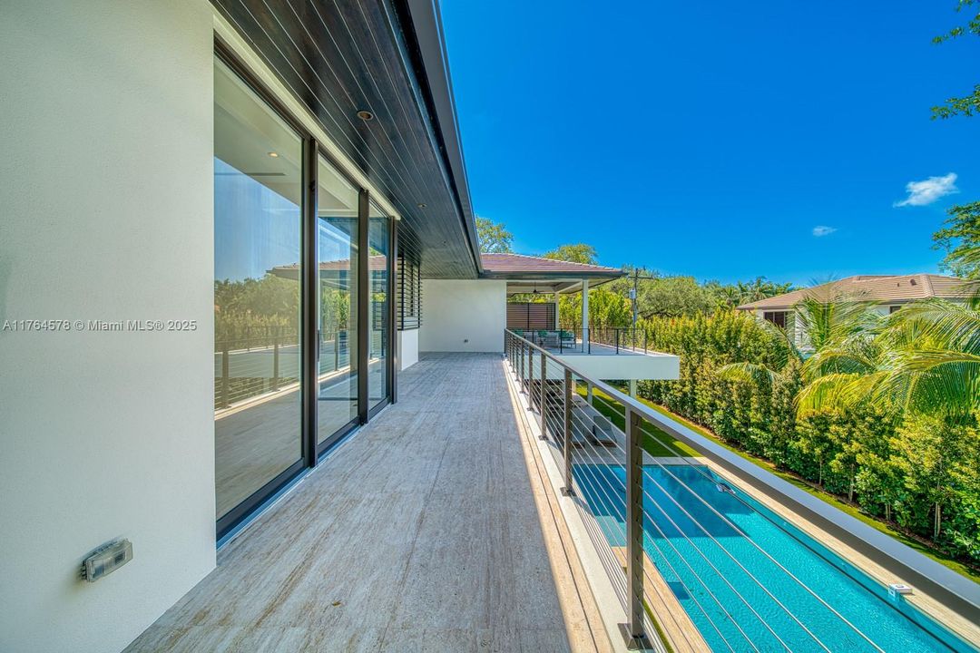 Недавно продано: $10,500,000 (6 спален, 7 ванн, 5882 Квадратных фут)