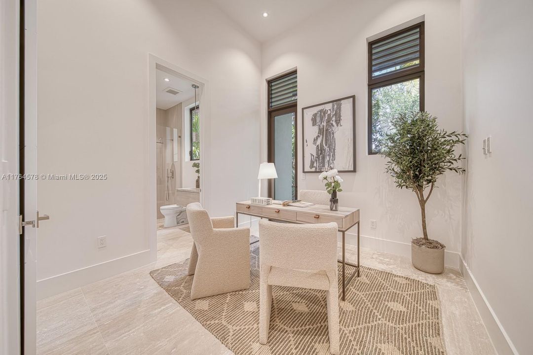 Недавно продано: $10,500,000 (6 спален, 7 ванн, 5882 Квадратных фут)