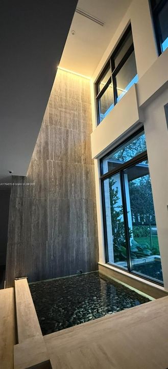 Недавно продано: $10,500,000 (6 спален, 7 ванн, 5882 Квадратных фут)