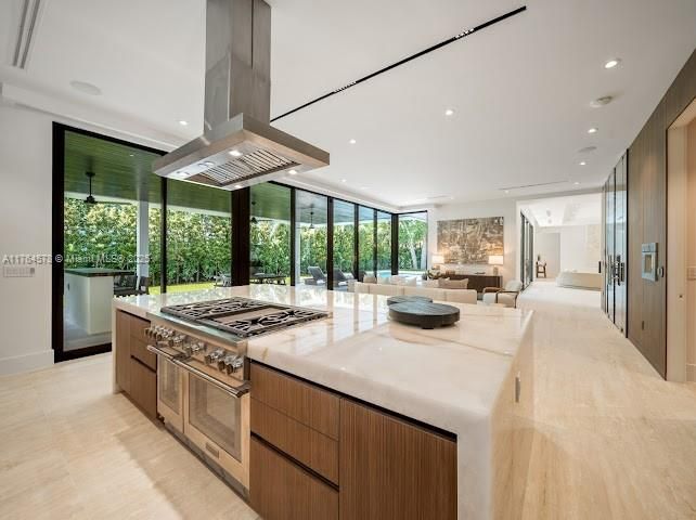 Недавно продано: $10,500,000 (6 спален, 7 ванн, 5882 Квадратных фут)