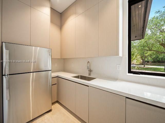 Недавно продано: $10,500,000 (6 спален, 7 ванн, 5882 Квадратных фут)