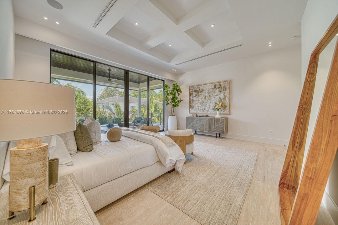 Недавно продано: $10,500,000 (6 спален, 7 ванн, 5882 Квадратных фут)