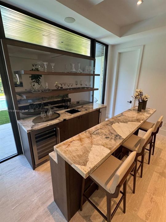 Недавно продано: $10,500,000 (6 спален, 7 ванн, 5882 Квадратных фут)