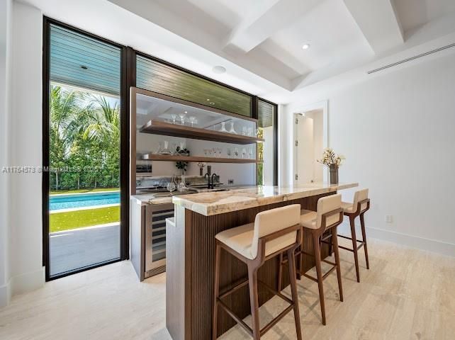 Недавно продано: $10,500,000 (6 спален, 7 ванн, 5882 Квадратных фут)