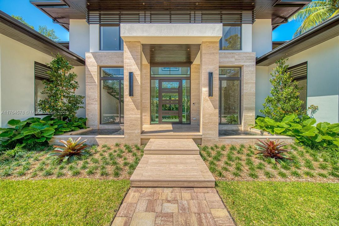 Недавно продано: $10,500,000 (6 спален, 7 ванн, 5882 Квадратных фут)