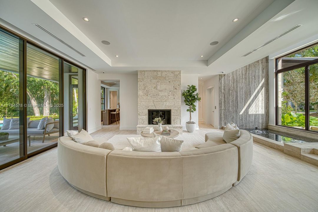 Недавно продано: $10,500,000 (6 спален, 7 ванн, 5882 Квадратных фут)