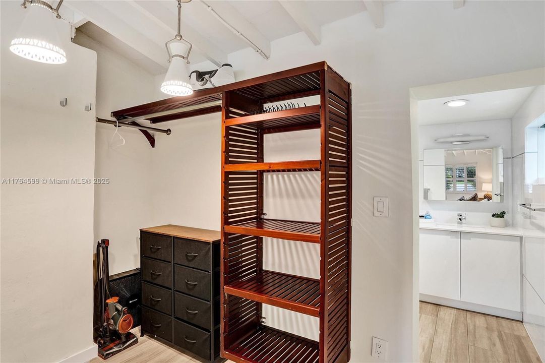 Recientemente alquilado: $7,500 (4 camas, 3 baños, 1911 Pies cuadrados)