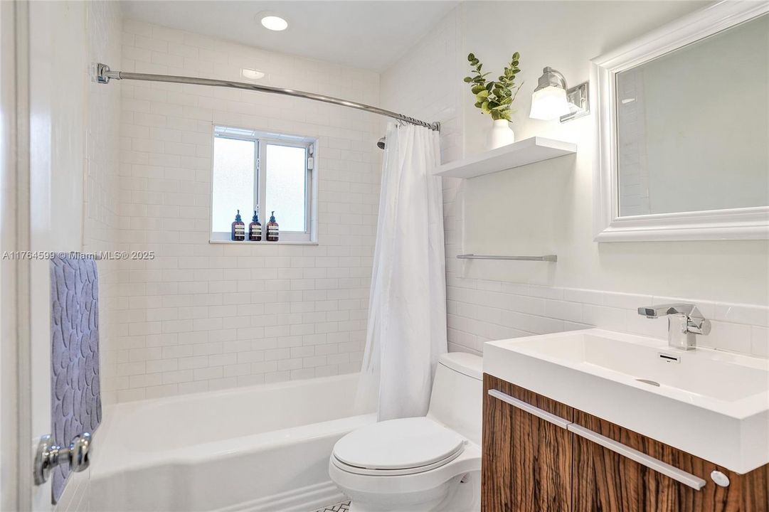 Recientemente alquilado: $7,500 (4 camas, 3 baños, 1911 Pies cuadrados)