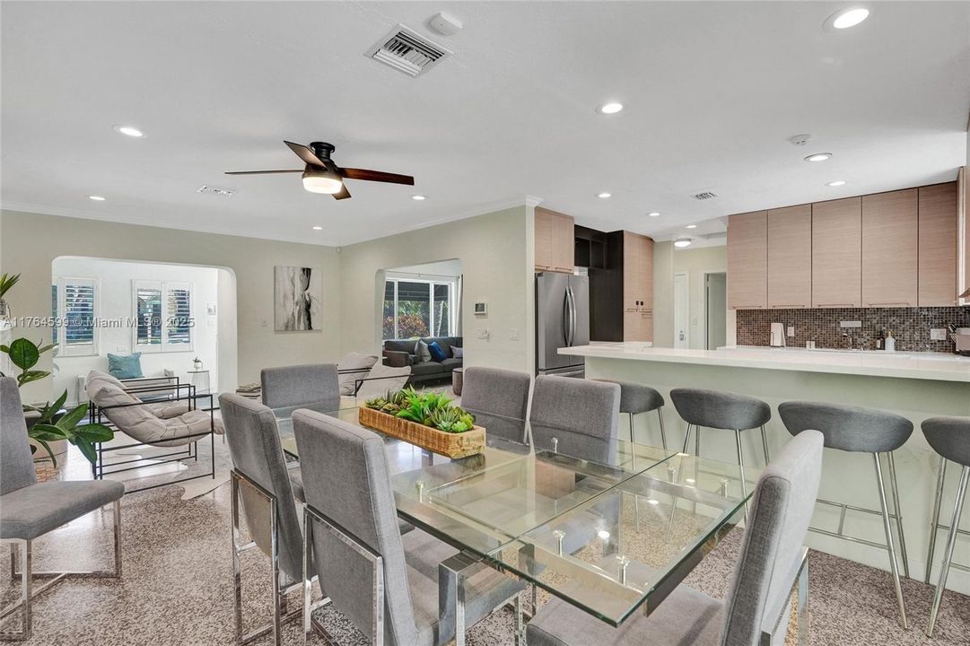 Recientemente alquilado: $7,500 (4 camas, 3 baños, 1911 Pies cuadrados)