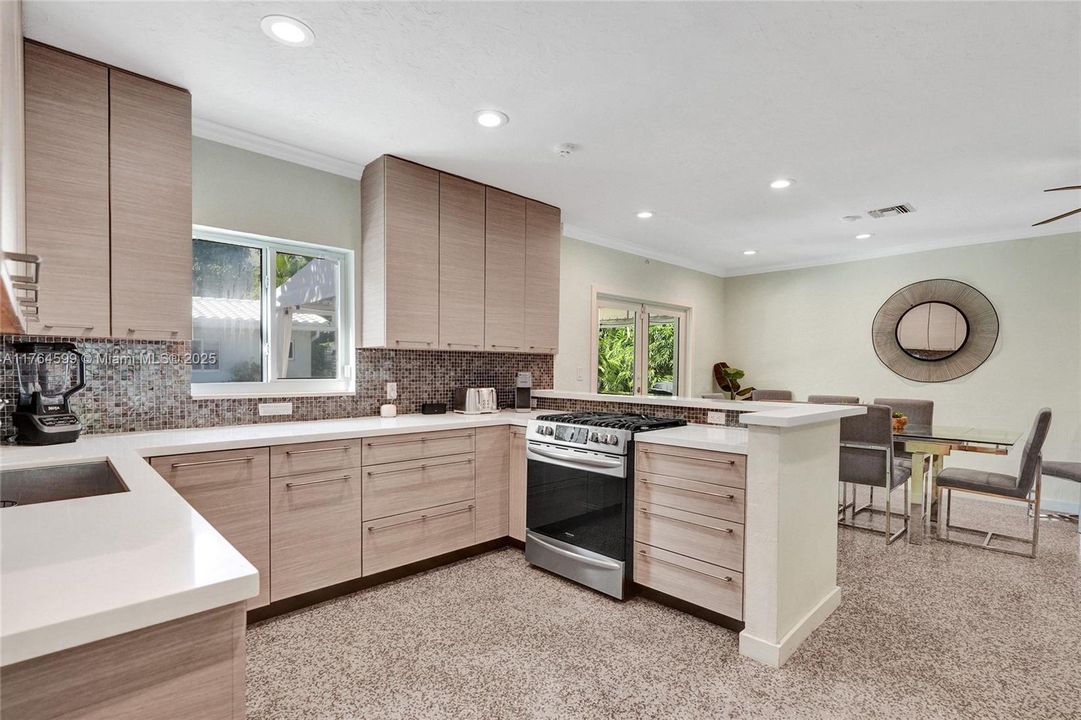 Recientemente alquilado: $7,500 (4 camas, 3 baños, 1911 Pies cuadrados)