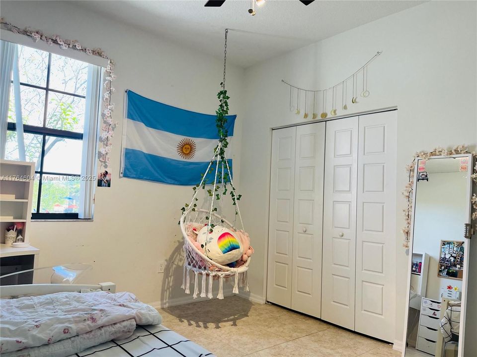 For Sale: $760,000 (3 beds, 2 baths, 1965 Square Feet)