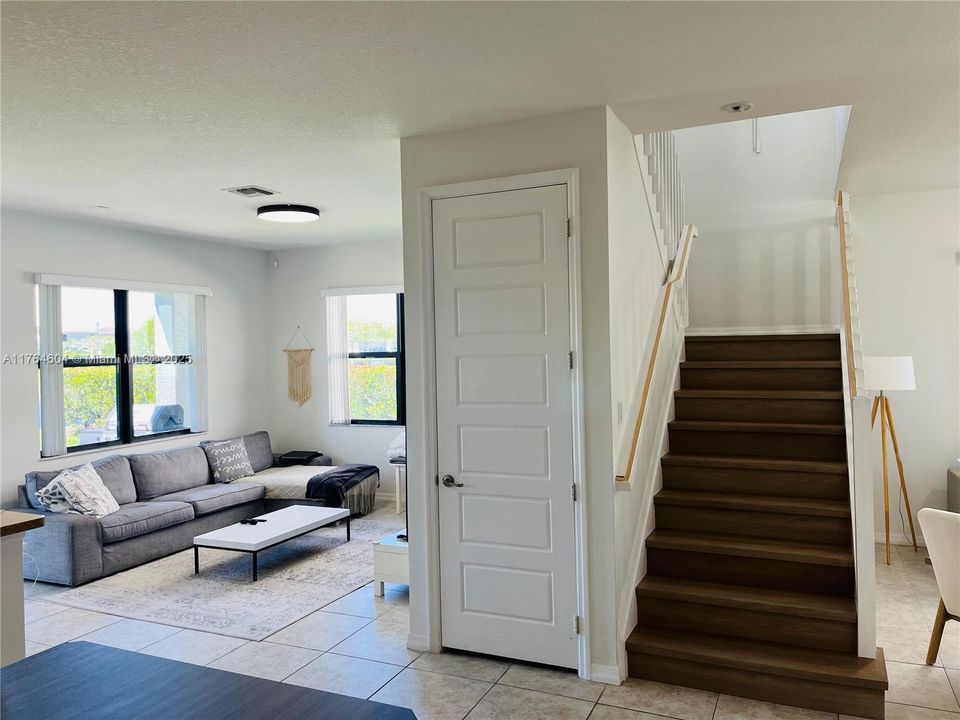 For Sale: $760,000 (3 beds, 2 baths, 1965 Square Feet)