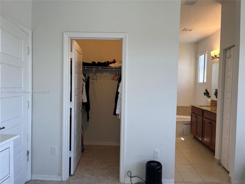 For Sale: $760,000 (3 beds, 2 baths, 1965 Square Feet)