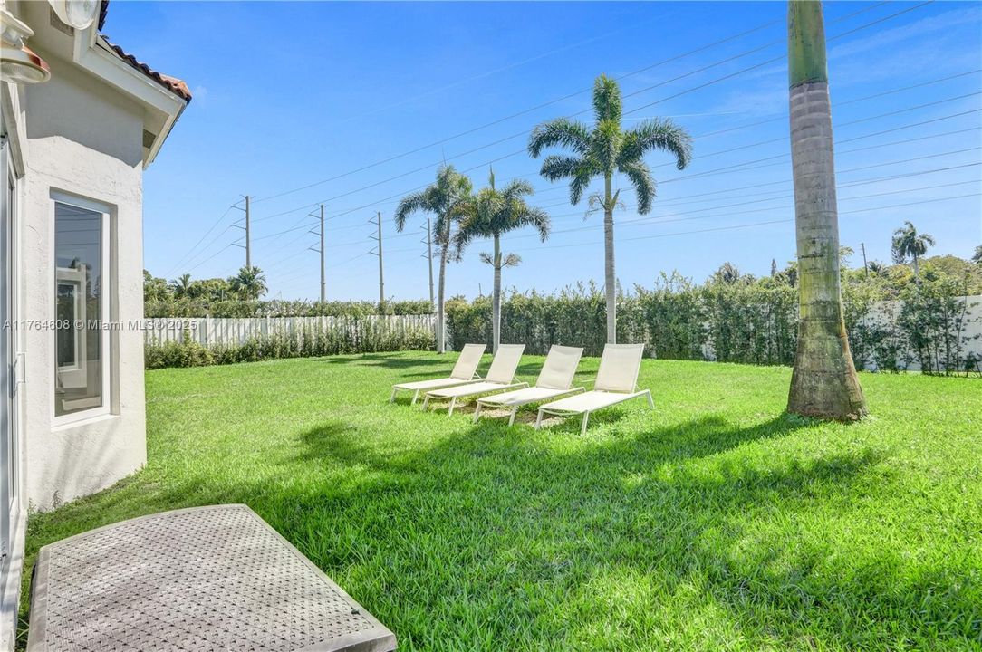For Sale: $1,700,000 (5 beds, 3 baths, 2437 Square Feet)