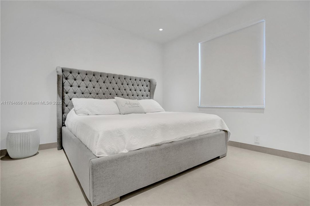 For Sale: $1,700,000 (5 beds, 3 baths, 2437 Square Feet)