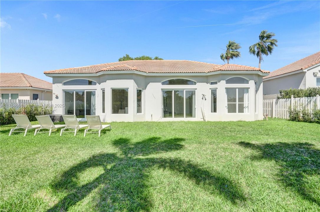 For Sale: $1,700,000 (5 beds, 3 baths, 2437 Square Feet)
