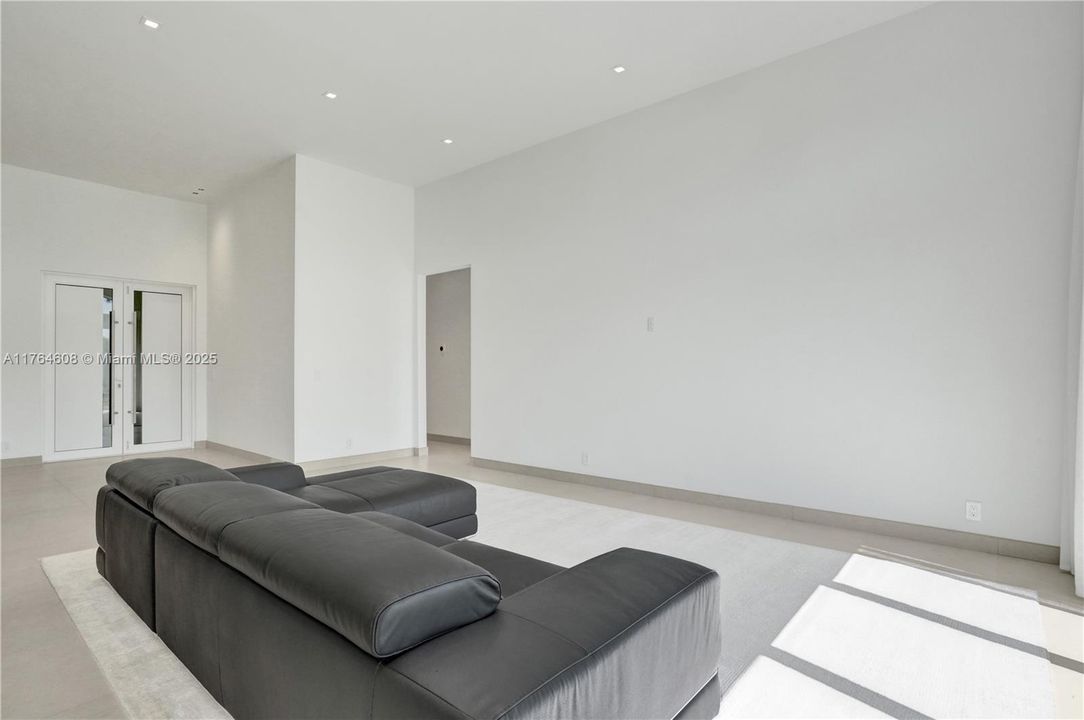 For Sale: $1,700,000 (5 beds, 3 baths, 2437 Square Feet)