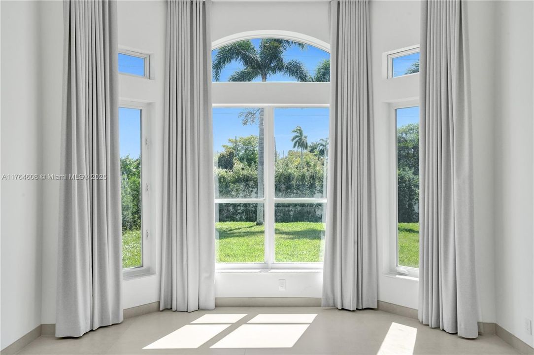 For Sale: $1,700,000 (5 beds, 3 baths, 2437 Square Feet)