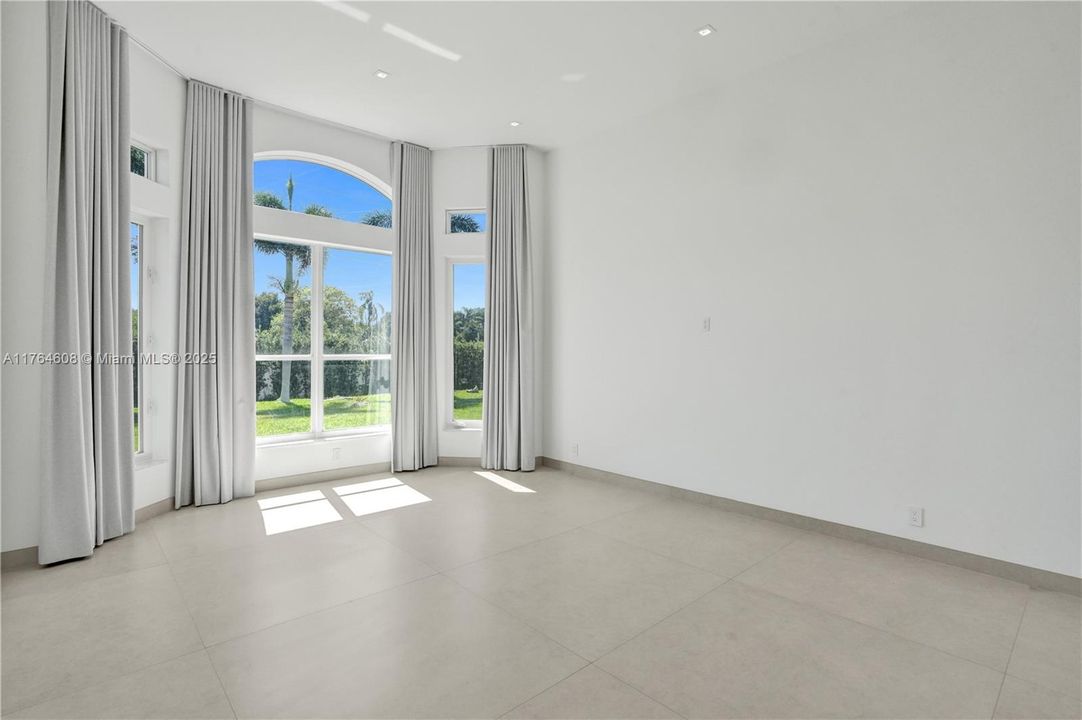 For Sale: $1,700,000 (5 beds, 3 baths, 2437 Square Feet)