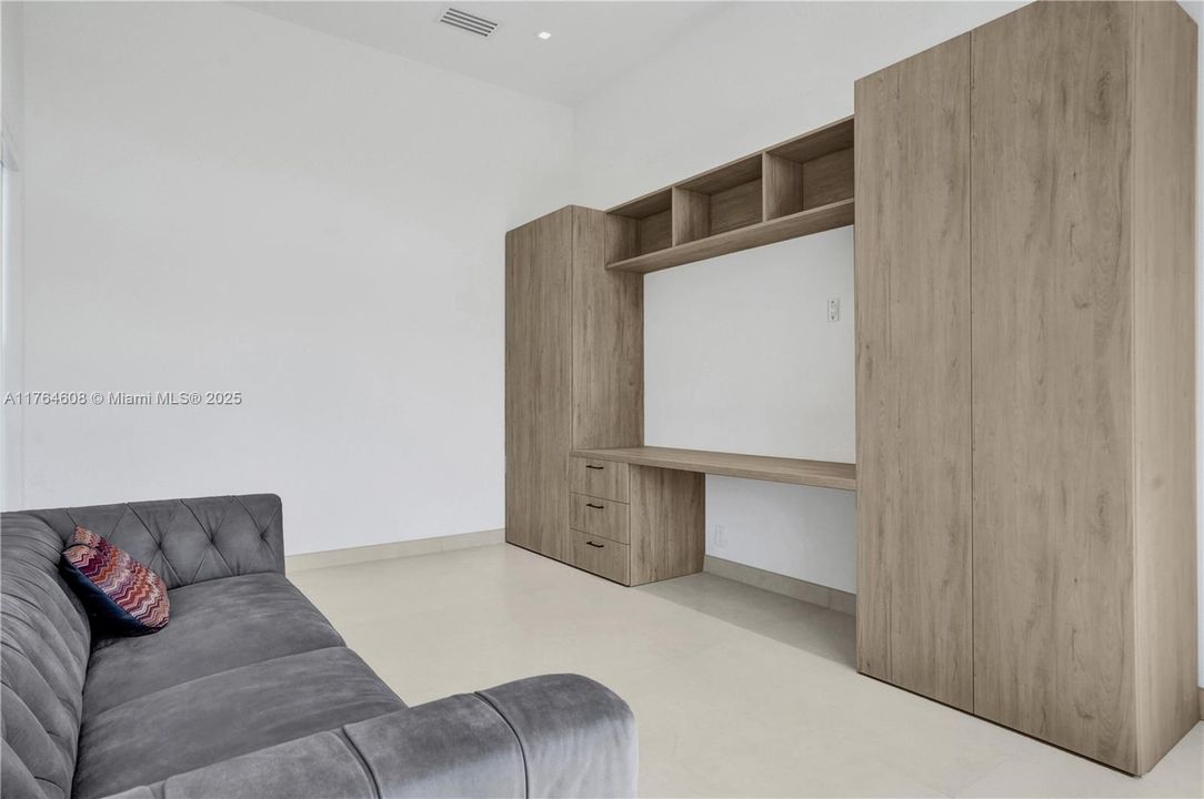 For Sale: $1,700,000 (5 beds, 3 baths, 2437 Square Feet)