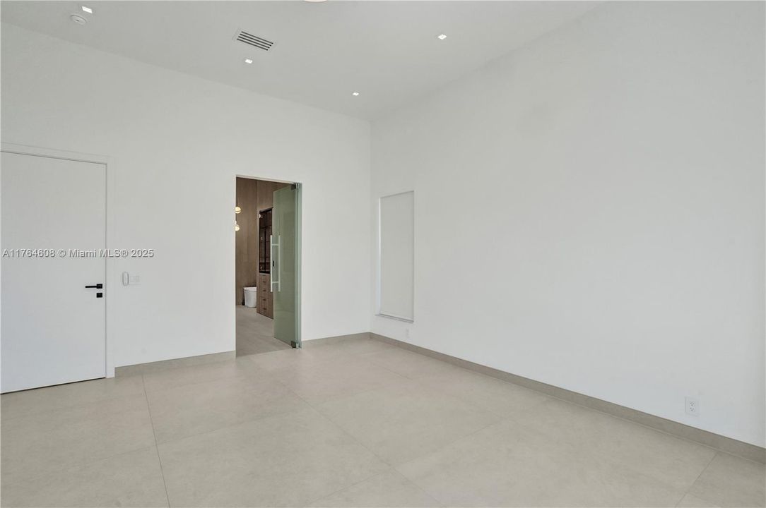 For Sale: $1,700,000 (5 beds, 3 baths, 2437 Square Feet)