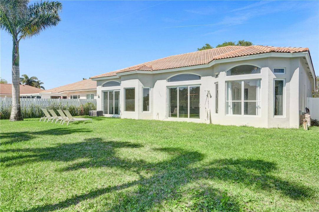 For Sale: $1,700,000 (5 beds, 3 baths, 2437 Square Feet)