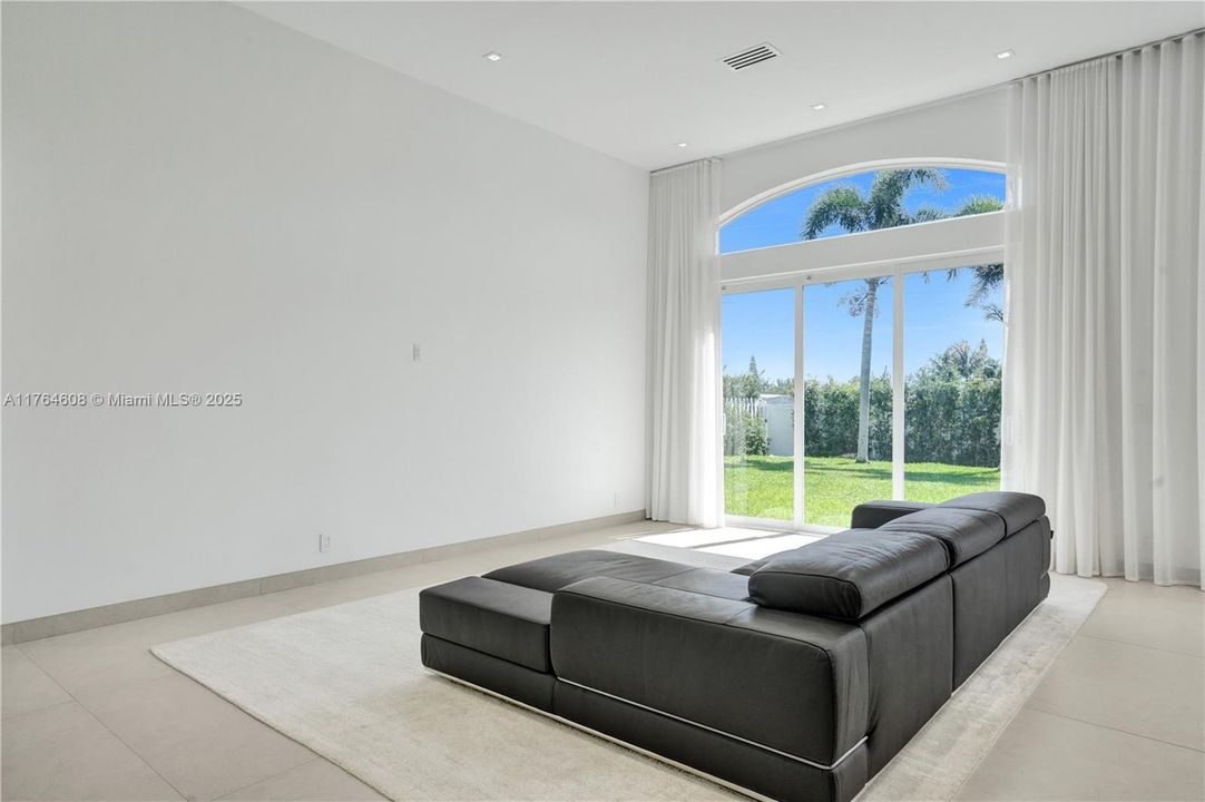 For Sale: $1,700,000 (5 beds, 3 baths, 2437 Square Feet)
