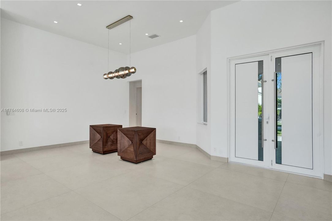 For Sale: $1,700,000 (5 beds, 3 baths, 2437 Square Feet)