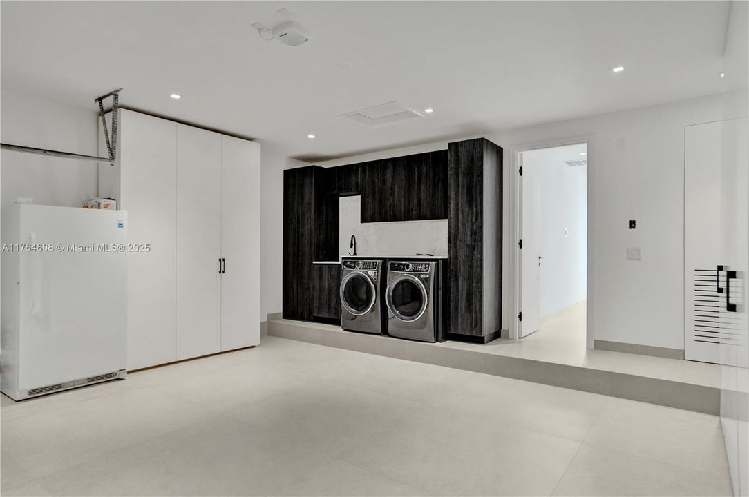 For Sale: $1,700,000 (5 beds, 3 baths, 2437 Square Feet)