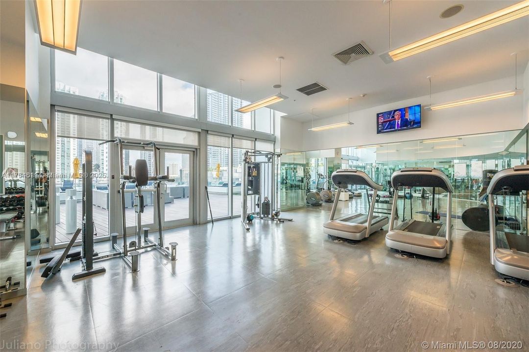 For Sale: $680,000 (2 beds, 2 baths, 1389 Square Feet)