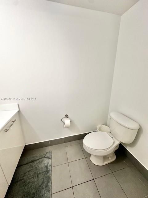 1/2 BATHROOM