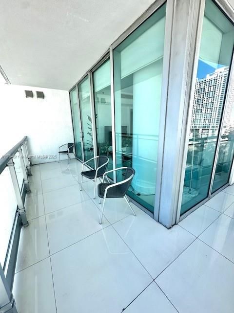 For Sale: $680,000 (2 beds, 2 baths, 1389 Square Feet)