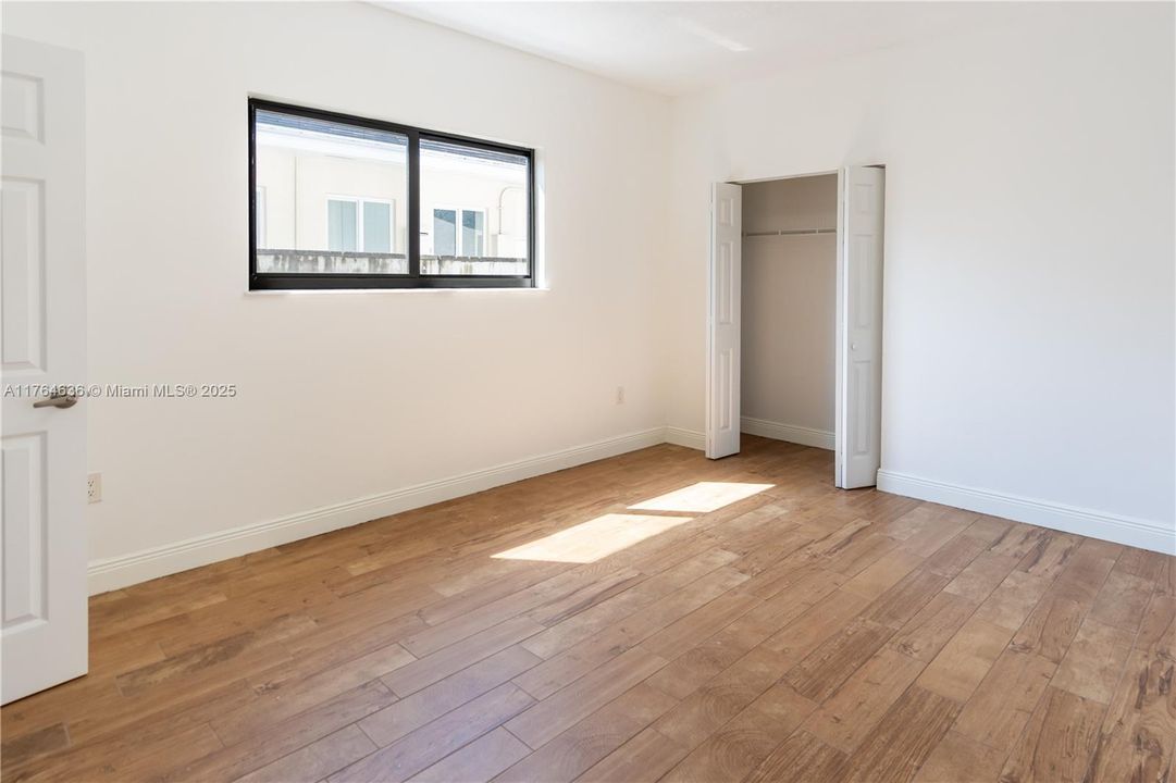 Recently Sold: $980,000 (4 beds, 3 baths, 2085 Square Feet)