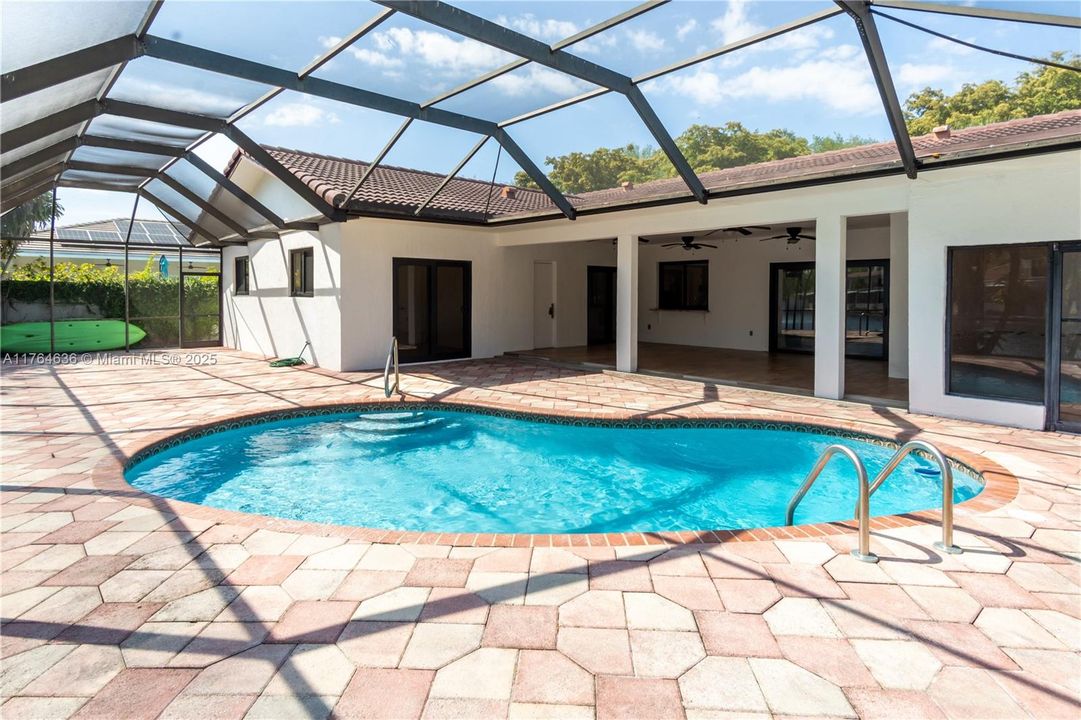 Recently Sold: $980,000 (4 beds, 3 baths, 2085 Square Feet)