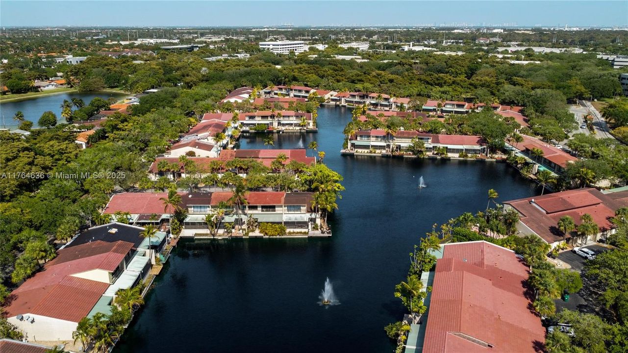 Recently Sold: $980,000 (4 beds, 3 baths, 2085 Square Feet)