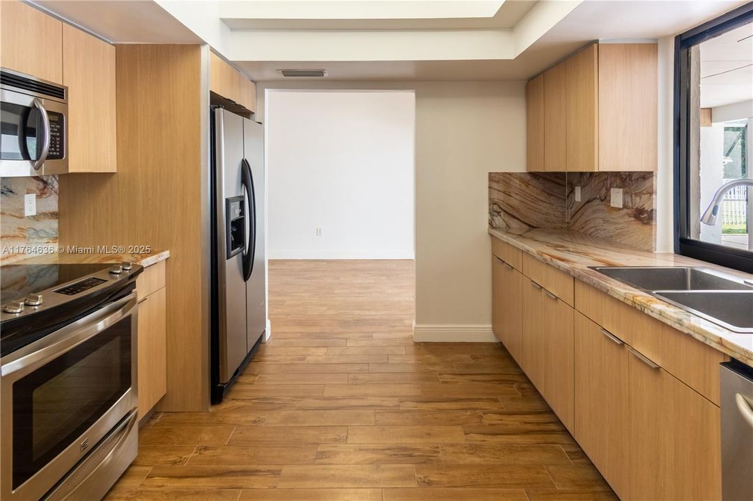 Recently Sold: $980,000 (4 beds, 3 baths, 2085 Square Feet)