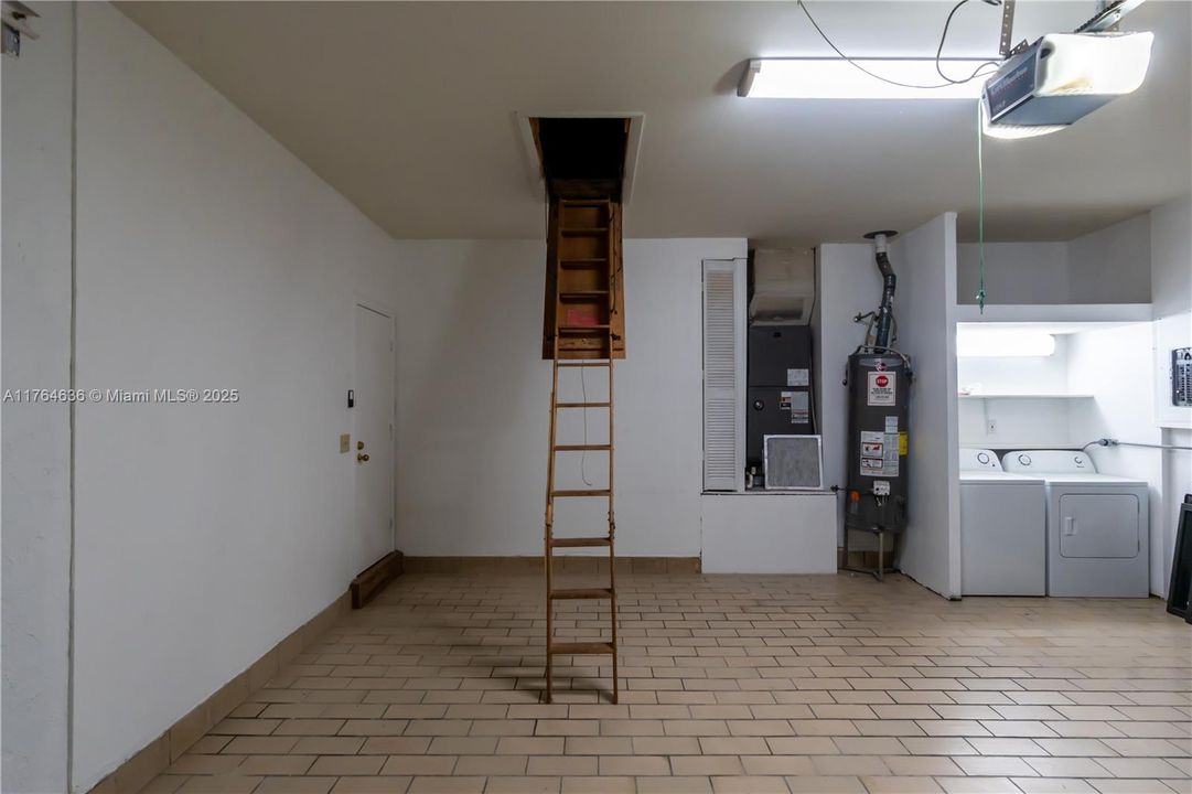 Recently Sold: $980,000 (4 beds, 3 baths, 2085 Square Feet)