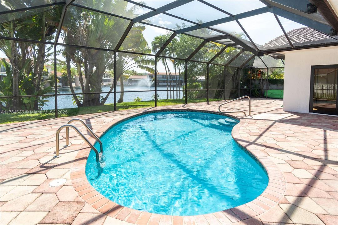 Recently Sold: $980,000 (4 beds, 3 baths, 2085 Square Feet)