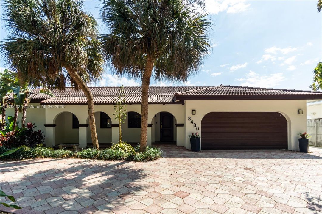 Recently Sold: $980,000 (4 beds, 3 baths, 2085 Square Feet)