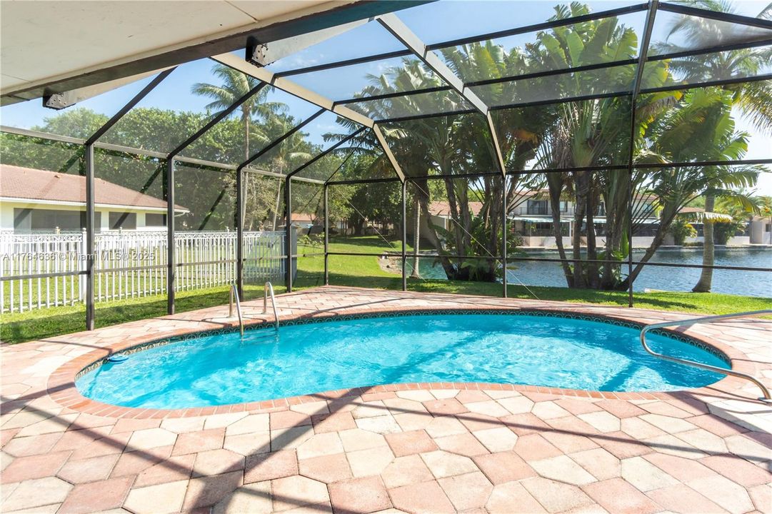 Recently Sold: $980,000 (4 beds, 3 baths, 2085 Square Feet)