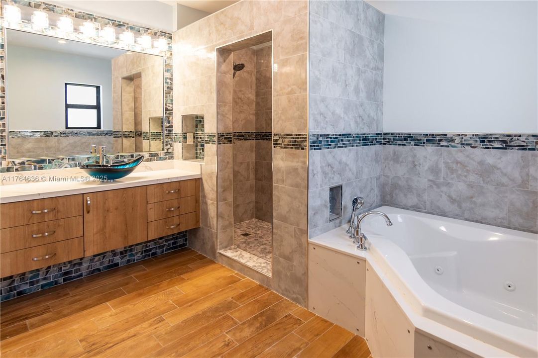 Recently Sold: $980,000 (4 beds, 3 baths, 2085 Square Feet)