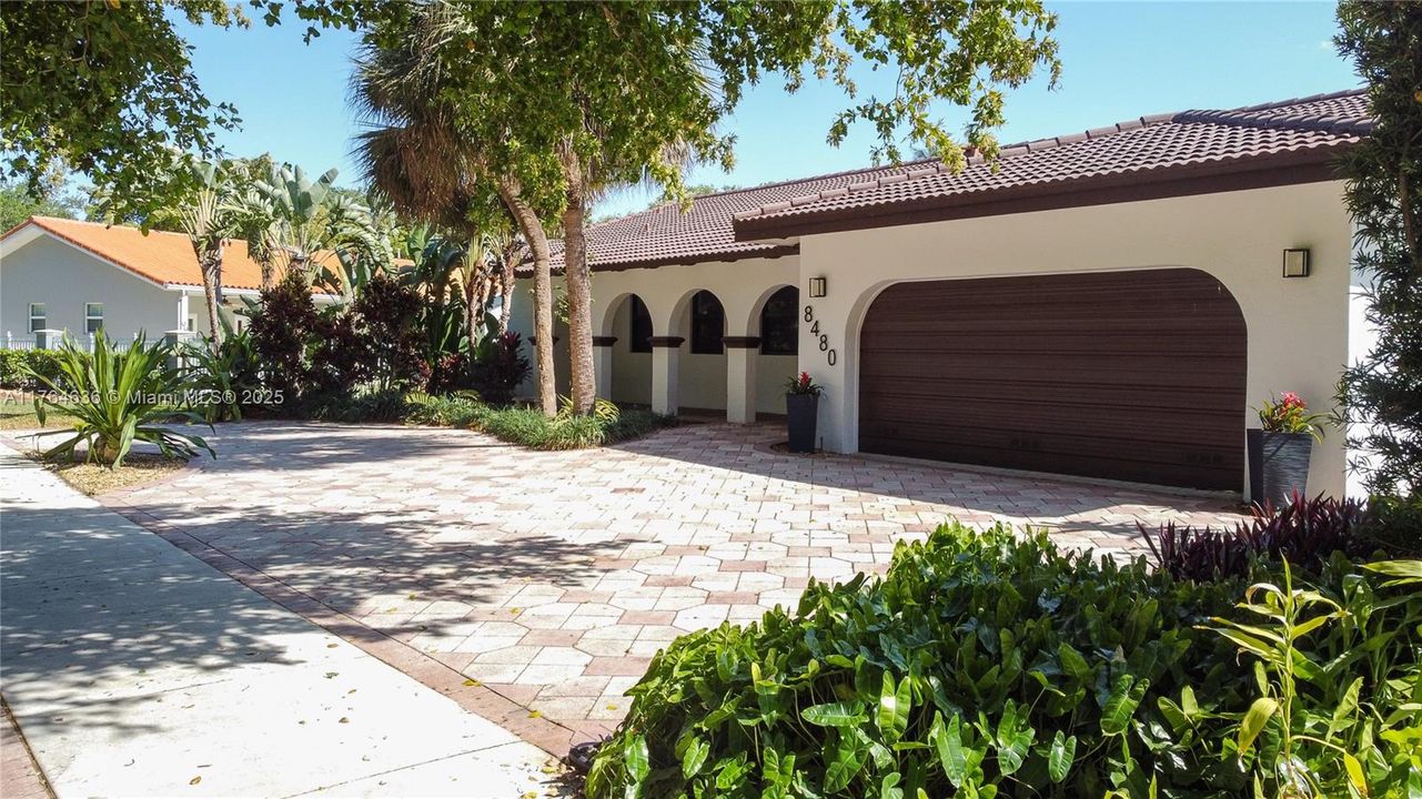 Recently Sold: $980,000 (4 beds, 3 baths, 2085 Square Feet)