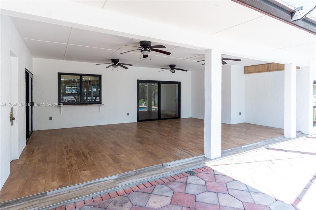 Recently Sold: $980,000 (4 beds, 3 baths, 2085 Square Feet)