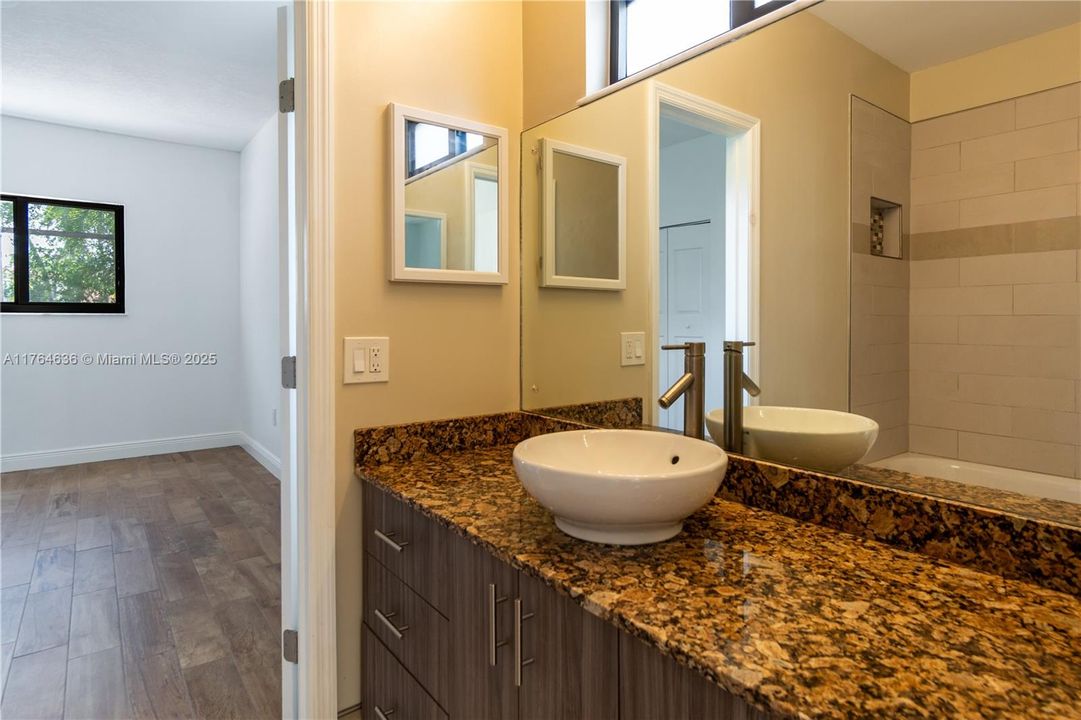 Recently Sold: $980,000 (4 beds, 3 baths, 2085 Square Feet)