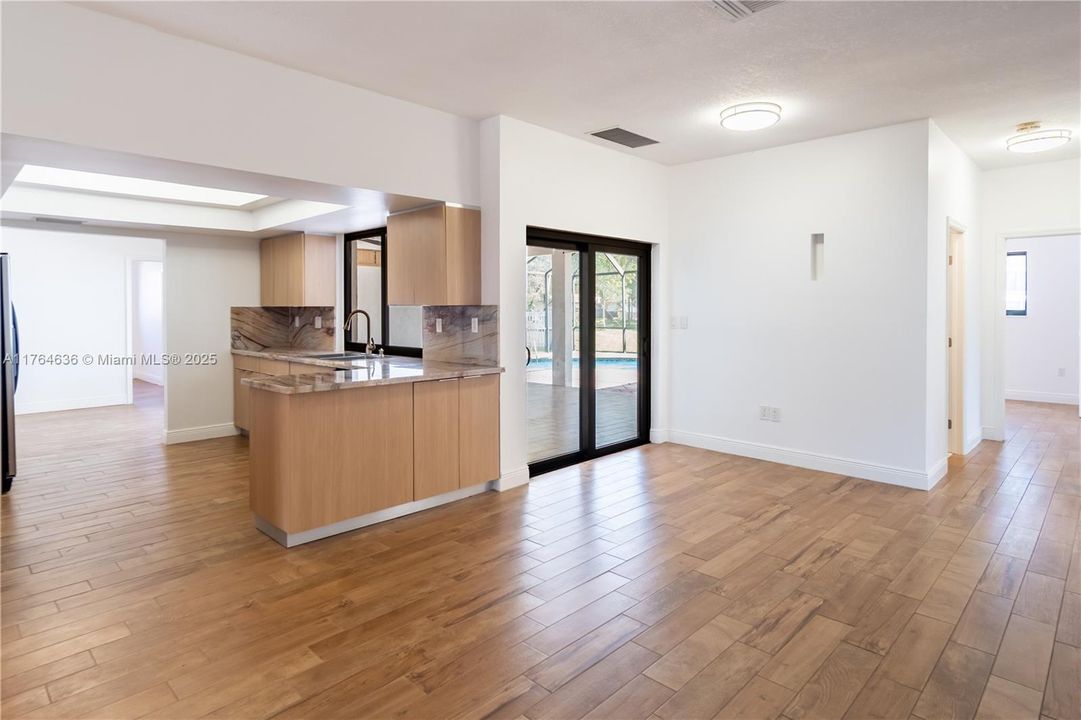 Recently Sold: $980,000 (4 beds, 3 baths, 2085 Square Feet)