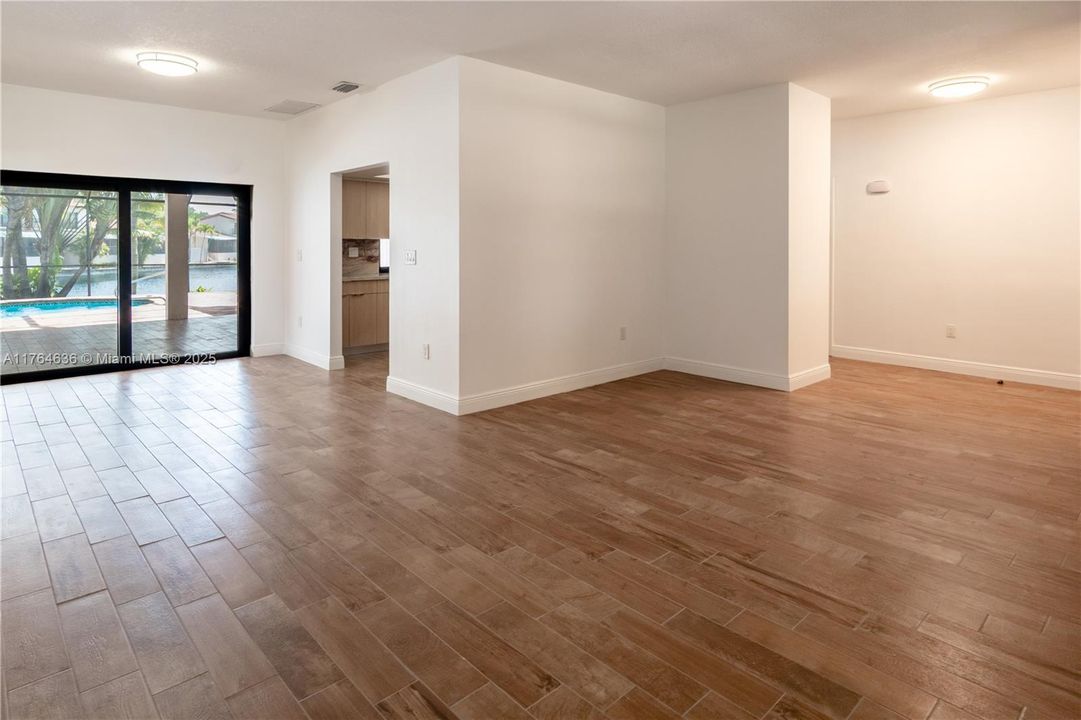 Recently Sold: $980,000 (4 beds, 3 baths, 2085 Square Feet)