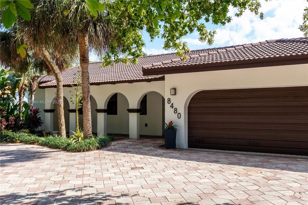 Recently Sold: $980,000 (4 beds, 3 baths, 2085 Square Feet)