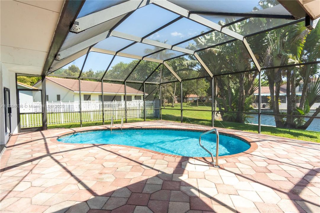 Recently Sold: $980,000 (4 beds, 3 baths, 2085 Square Feet)